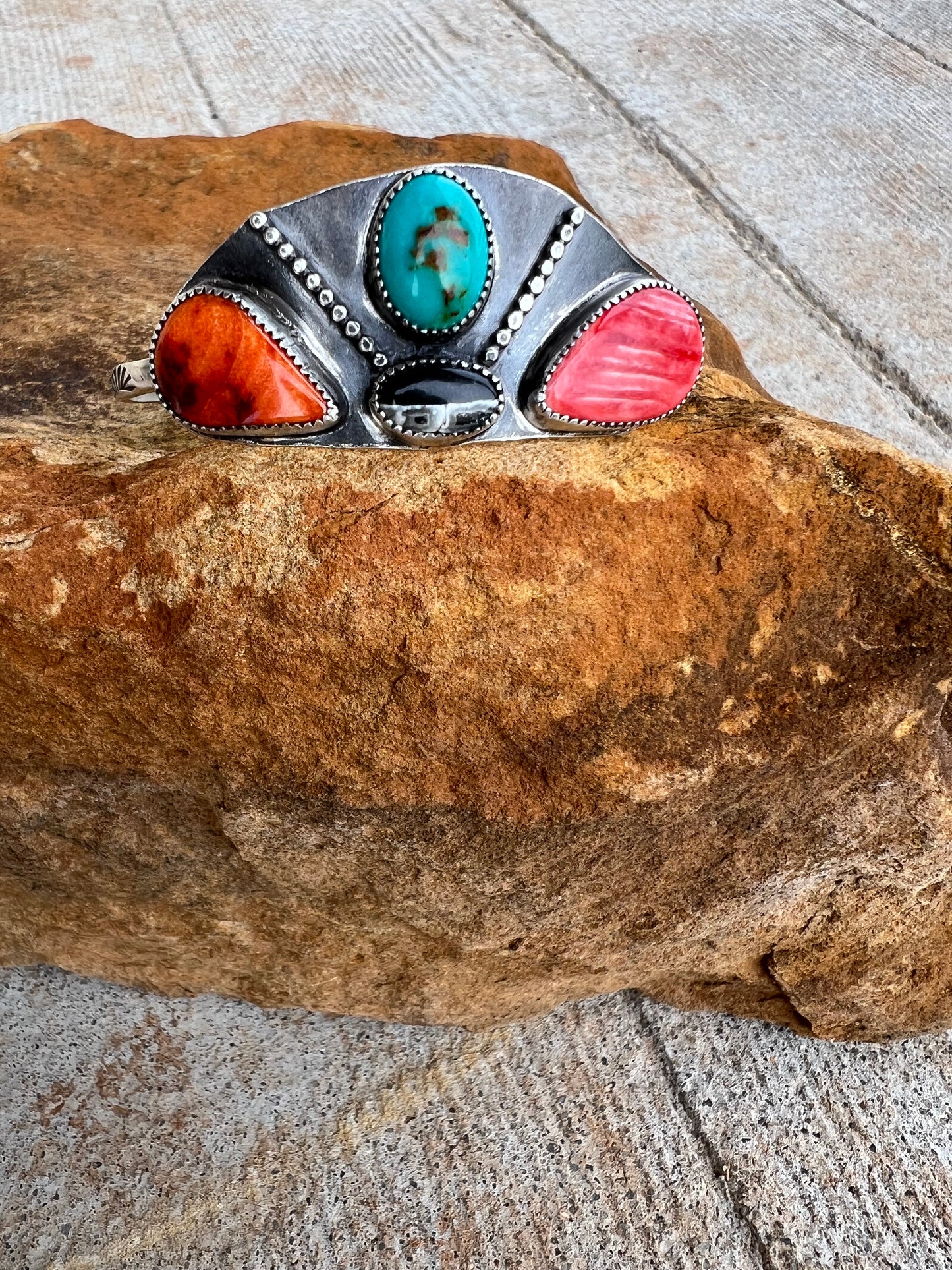 Mixed stone cuff